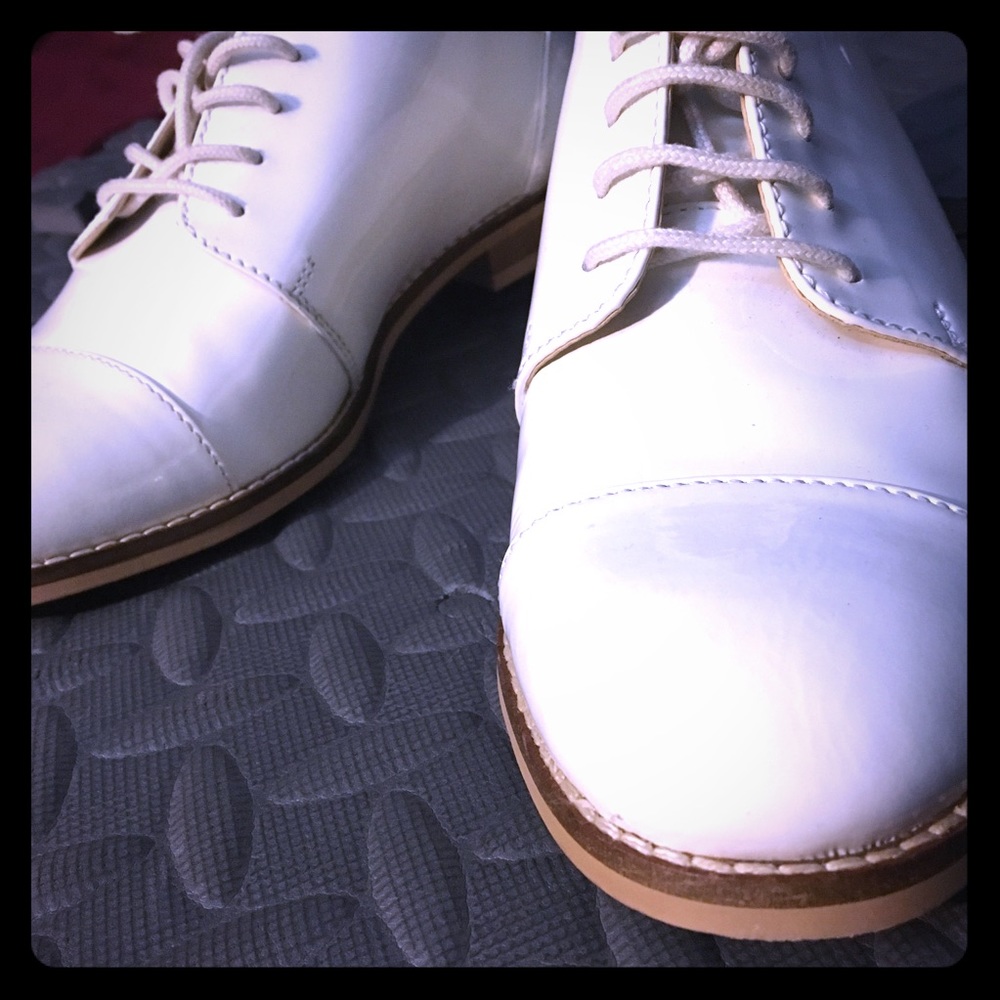 White patent low-cut oxfords